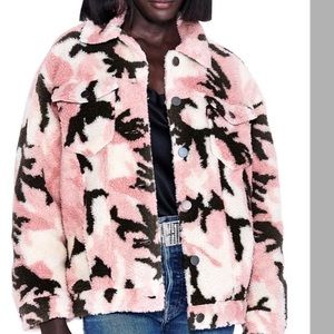 APPARIS women’s Theresa Camo Faux Shearling Jacket Pink